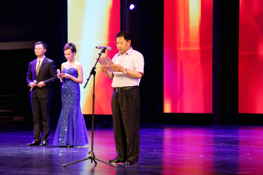 银河娱乐集团
销售公司5年1000万资助达州2424名贫困学生